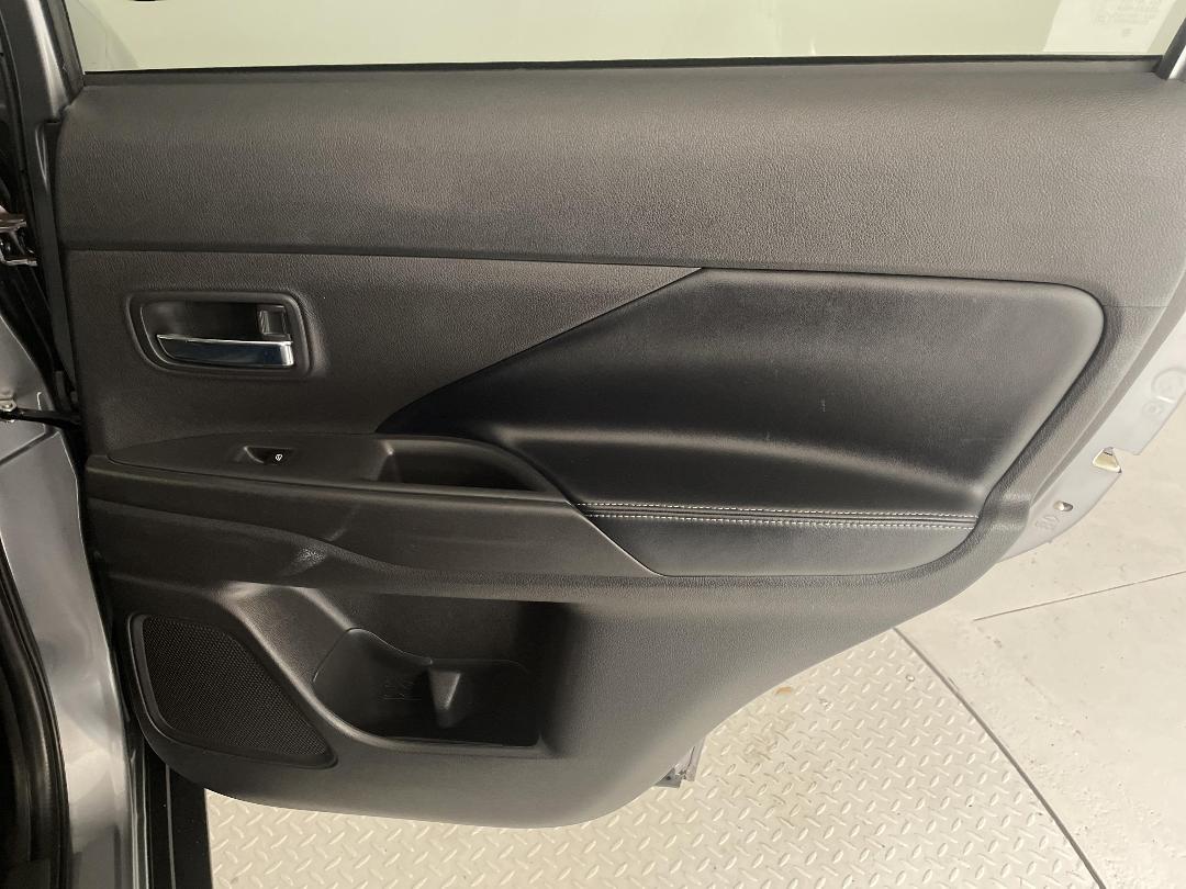 Photo '19' of Mitsubishi Outlander