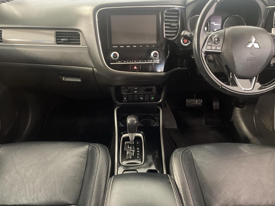 Photo '18' of Mitsubishi Outlander