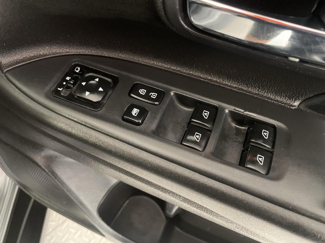 Photo '23' of Mitsubishi Outlander