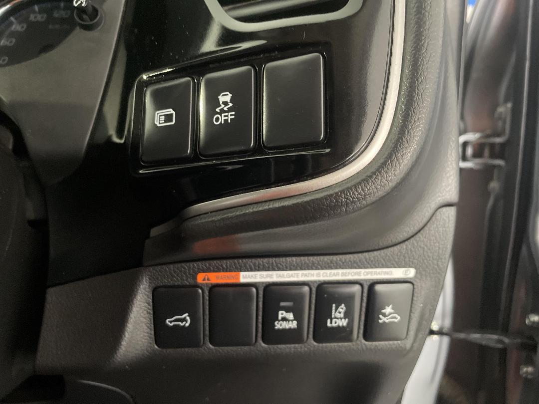 Photo '24' of Mitsubishi Outlander