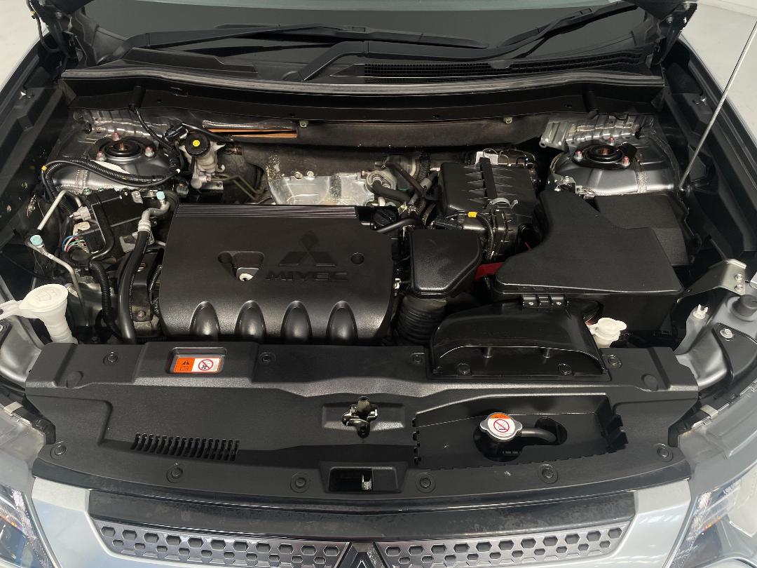 Photo '13' of Mitsubishi Outlander