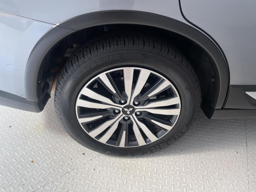 Photo '12' of Mitsubishi Outlander