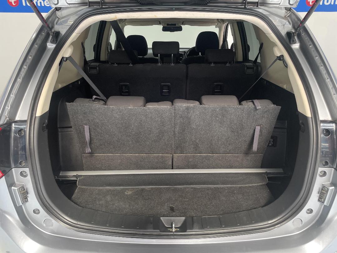 Photo '14' of Mitsubishi Outlander