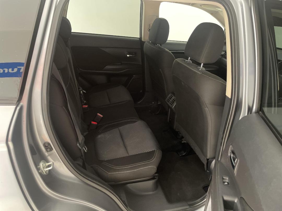 Photo '20' of Mitsubishi Outlander