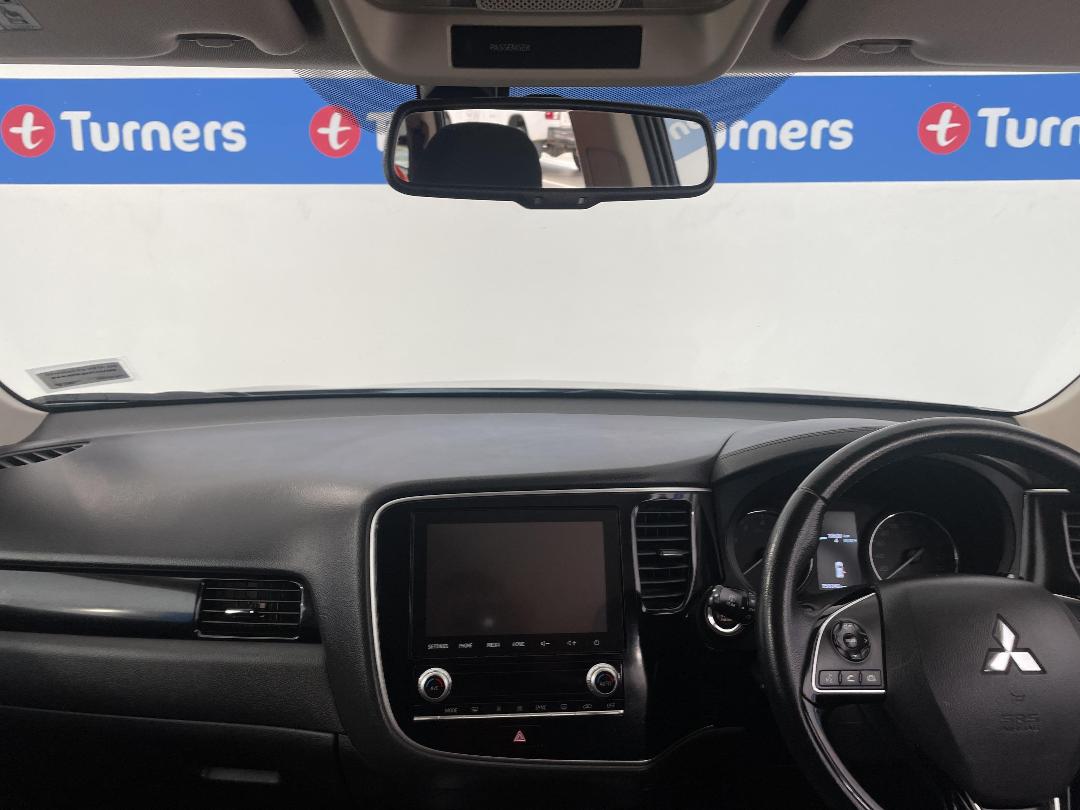 Photo '17' of Mitsubishi Outlander