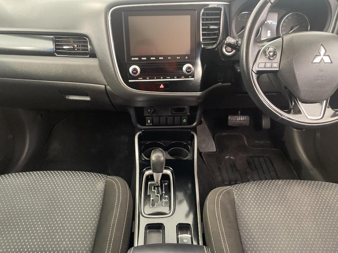 Photo '18' of Mitsubishi Outlander