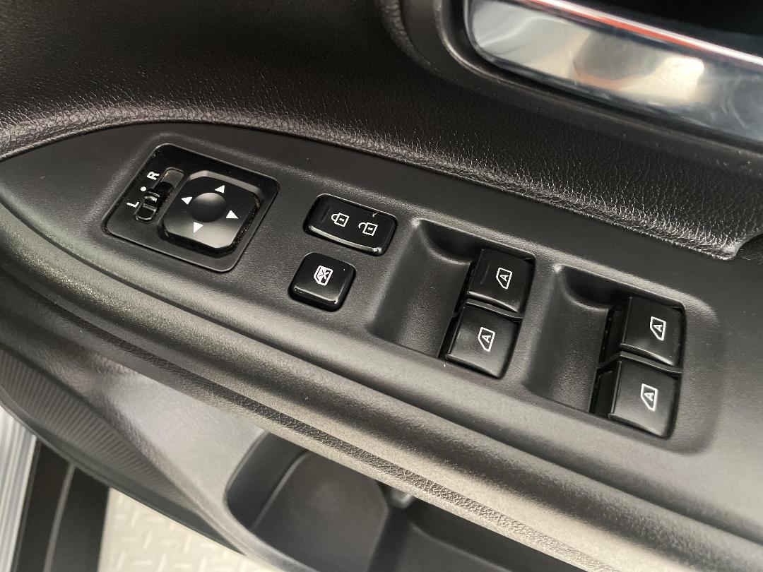 Photo '24' of Mitsubishi Outlander