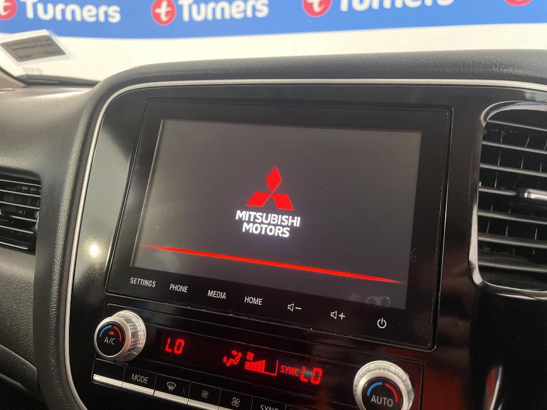 Photo '30' of Mitsubishi Outlander