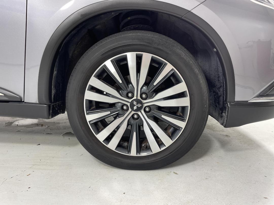 Photo '9' of Mitsubishi Outlander