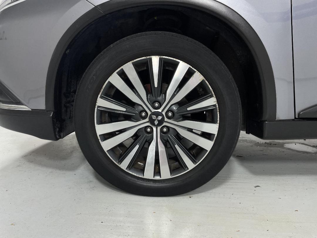 Photo '10' of Mitsubishi Outlander