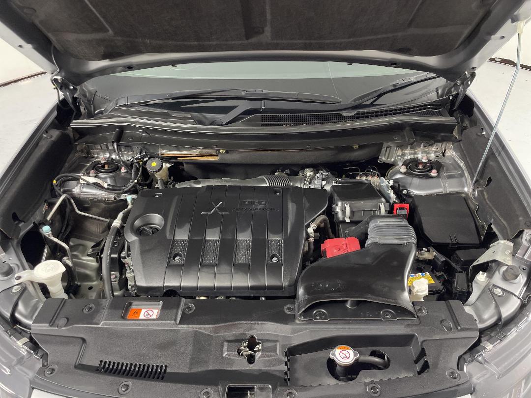 Photo '13' of Mitsubishi Outlander