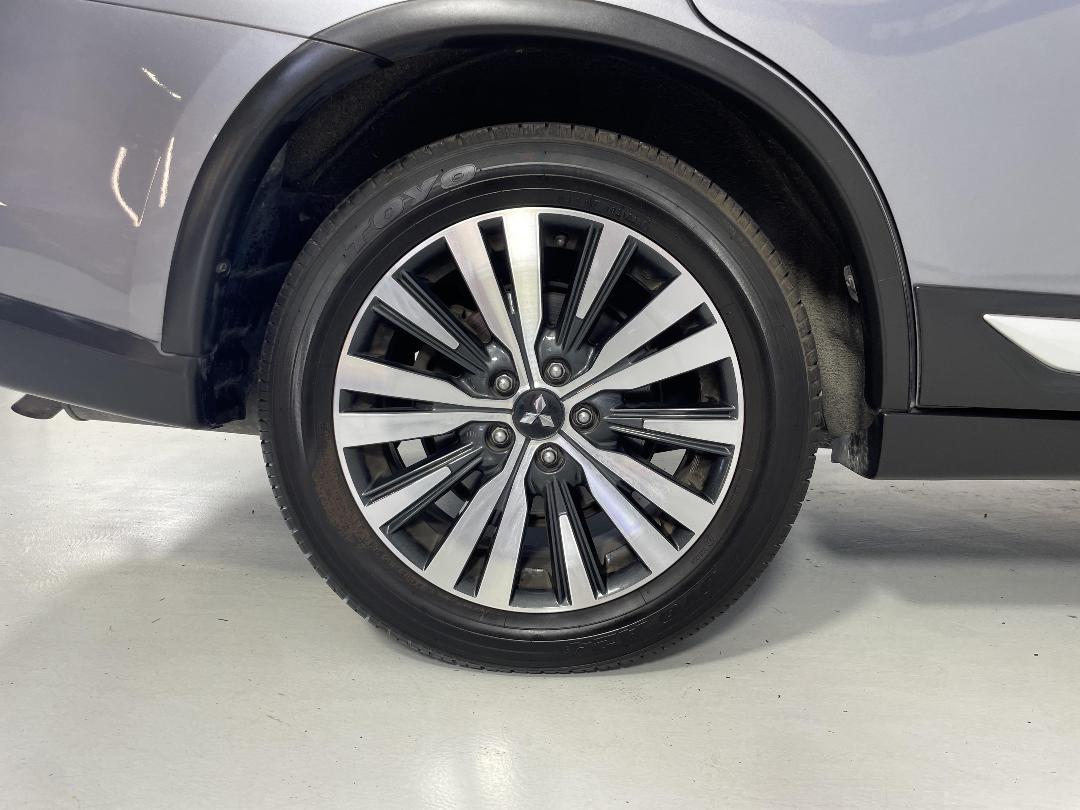 Photo '12' of Mitsubishi Outlander