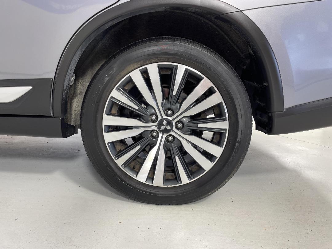 Photo '11' of Mitsubishi Outlander