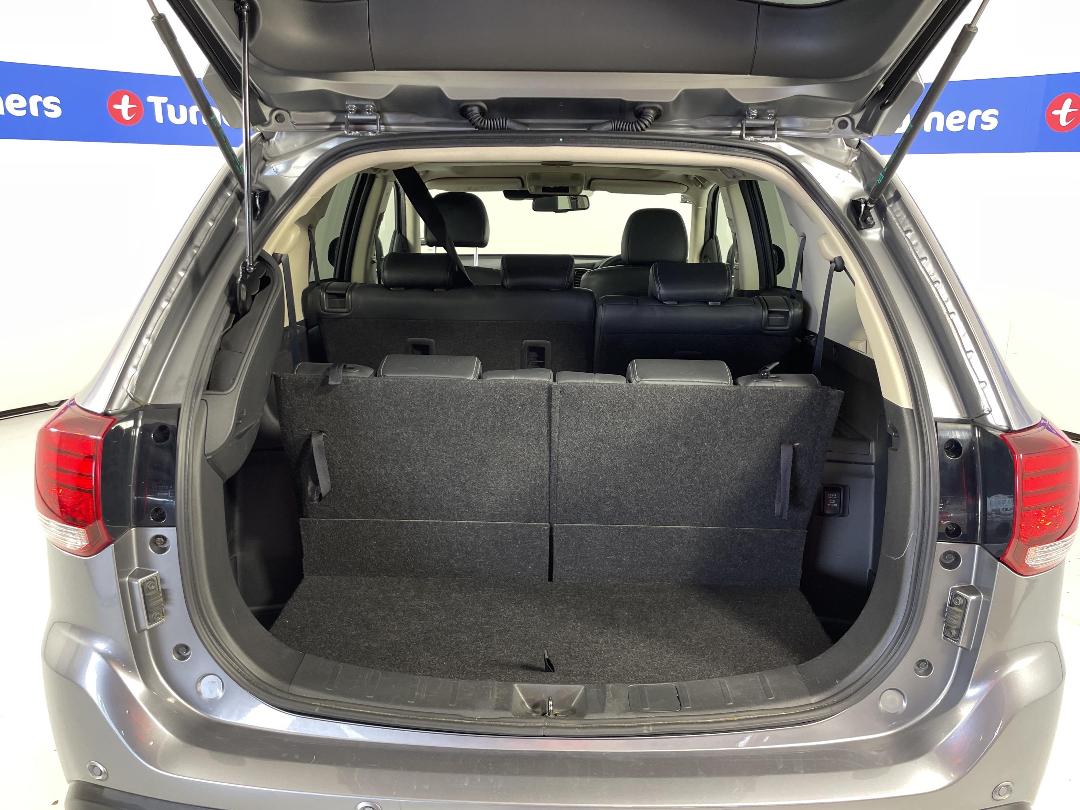 Photo '14' of Mitsubishi Outlander