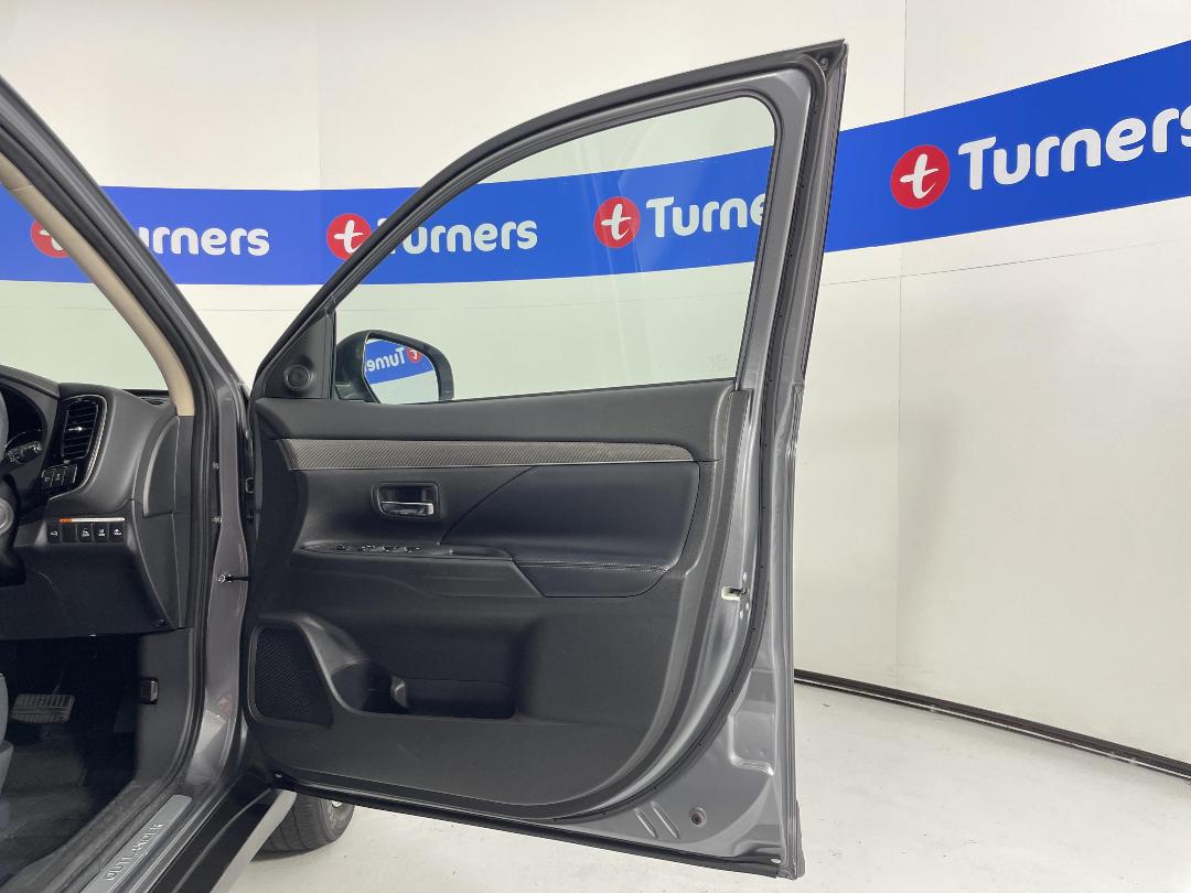 Photo '15' of Mitsubishi Outlander