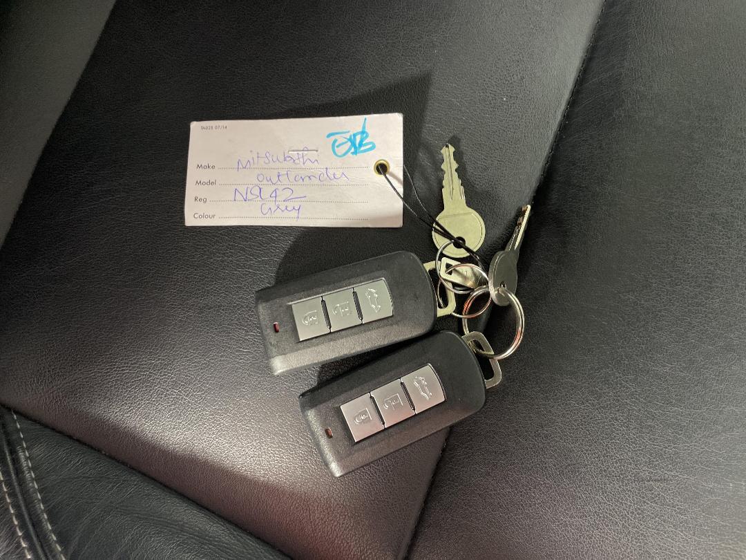 Photo '22' of Mitsubishi Outlander