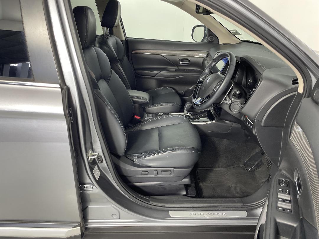 Photo '16' of Mitsubishi Outlander