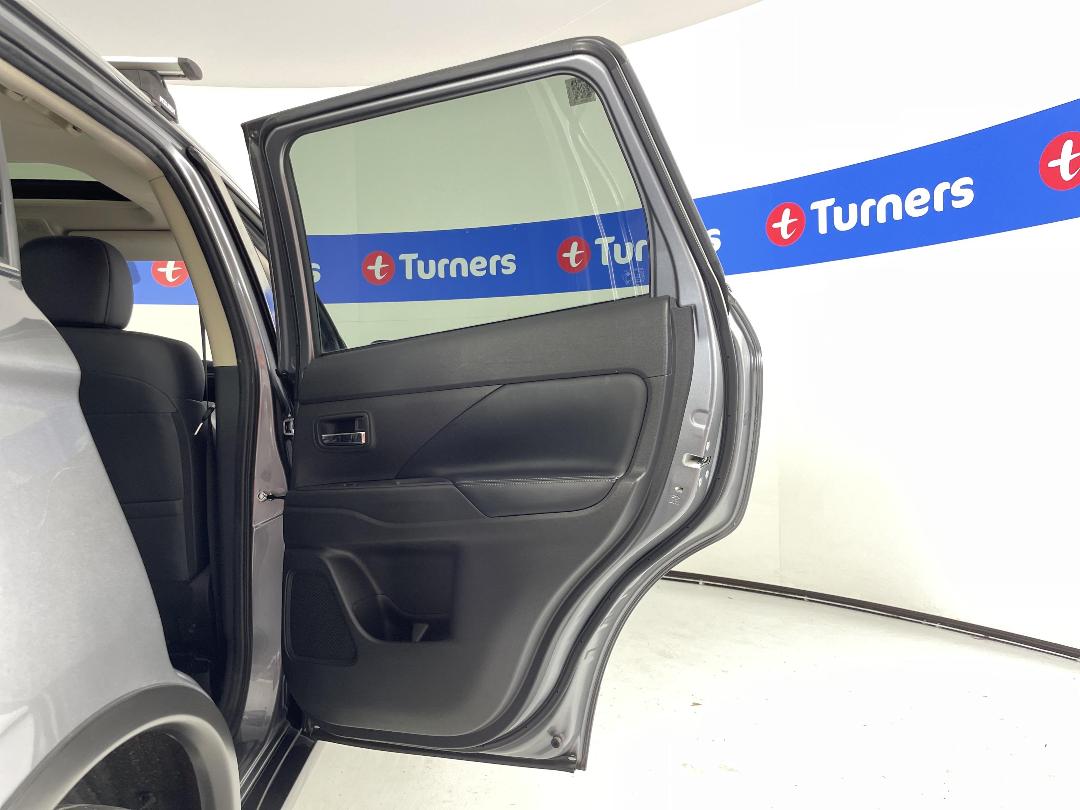 Photo '19' of Mitsubishi Outlander