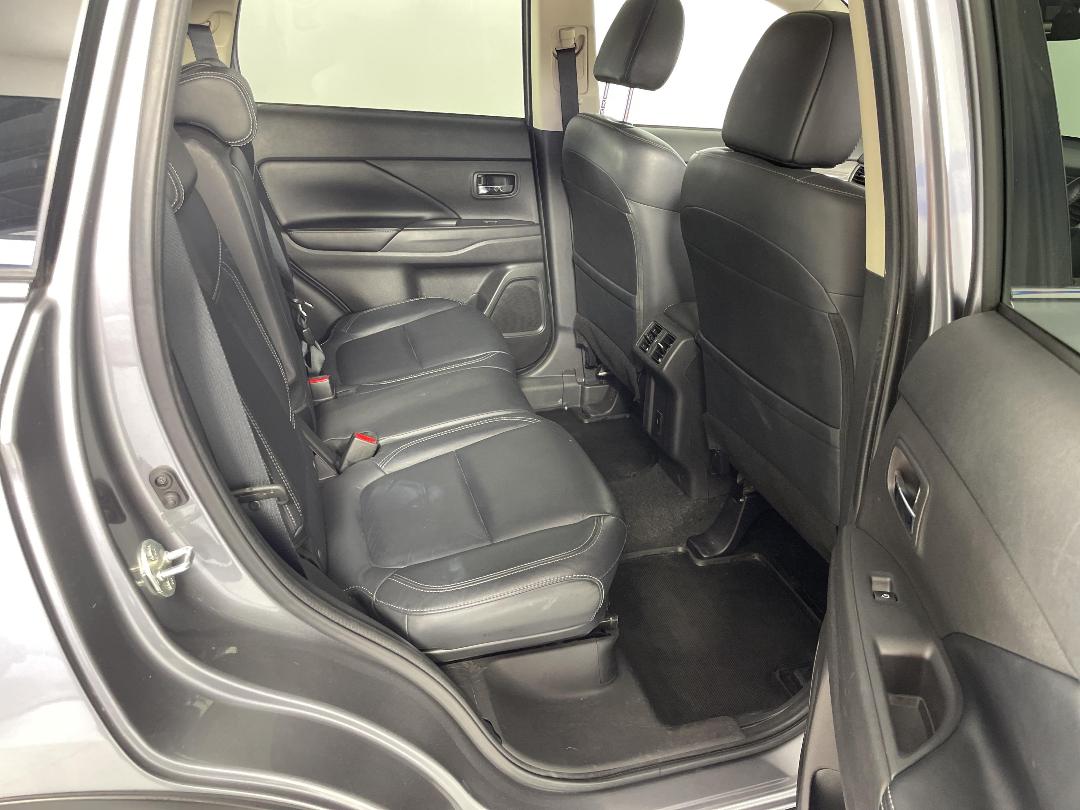 Photo '20' of Mitsubishi Outlander