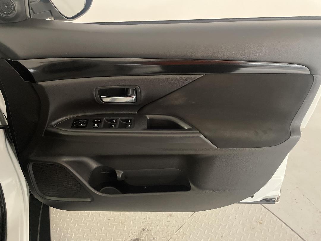 Photo '15' of Mitsubishi Outlander Photo '15' of Mitsubishi Outlander