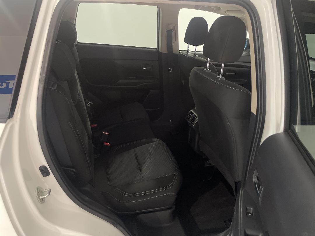 Photo '20' of Mitsubishi Outlander Photo '20' of Mitsubishi Outlander