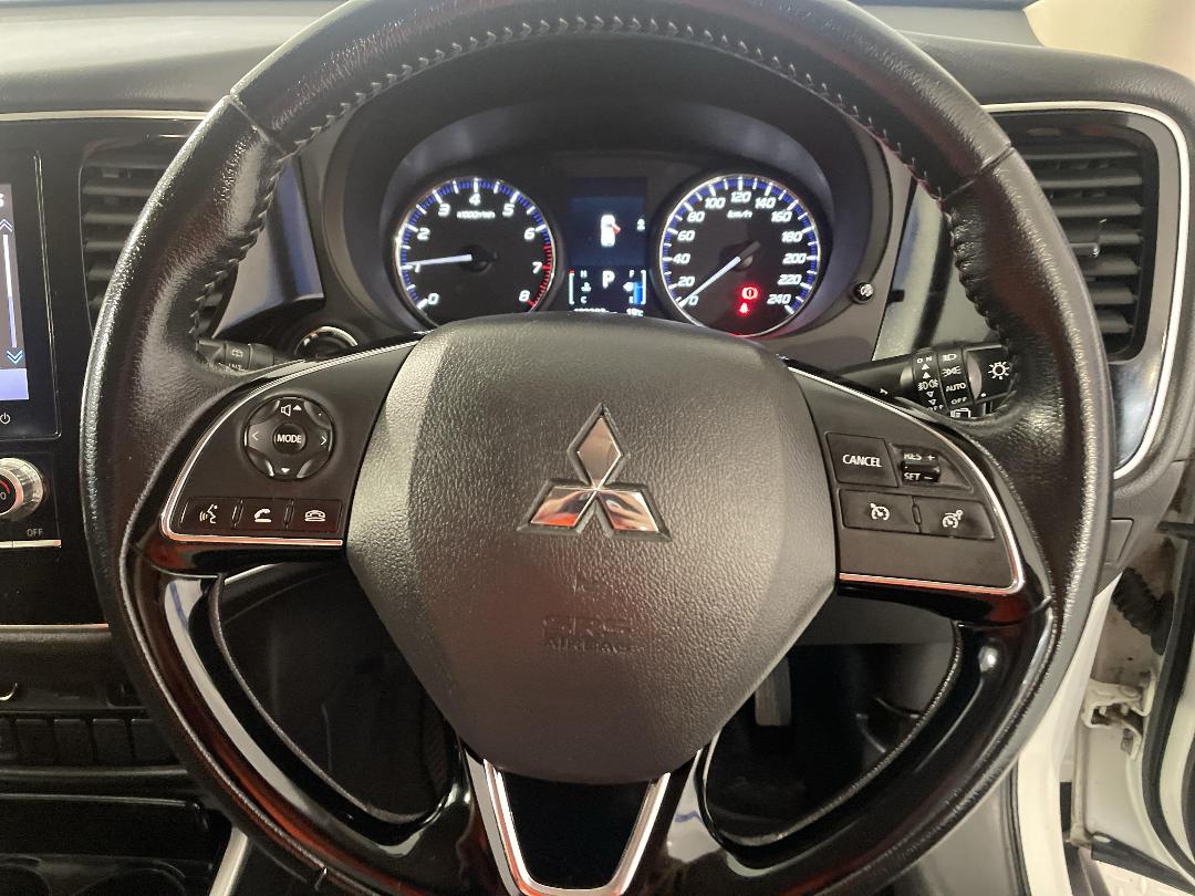 Photo '28' of Mitsubishi Outlander Photo '28' of Mitsubishi Outlander