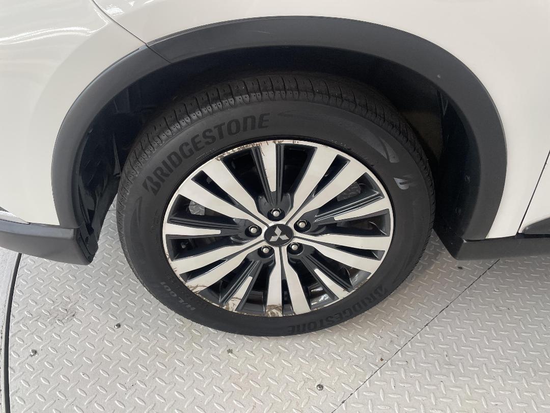 Photo '10' of Mitsubishi Outlander Photo '10' of Mitsubishi Outlander