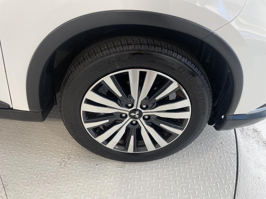 Photo '9' of Mitsubishi Outlander Photo '9' of Mitsubishi Outlander