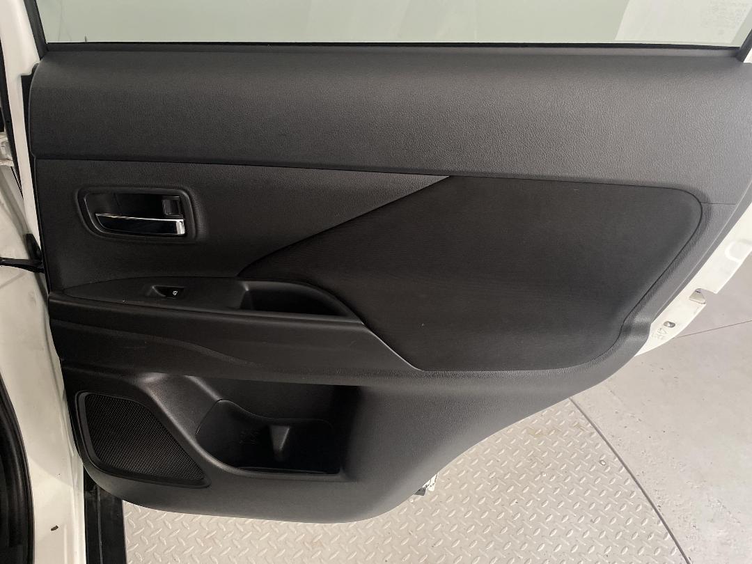 Photo '19' of Mitsubishi Outlander Photo '19' of Mitsubishi Outlander