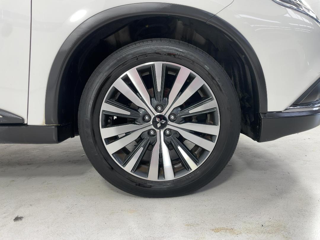 Photo '9' of Mitsubishi Outlander Photo '9' of Mitsubishi Outlander