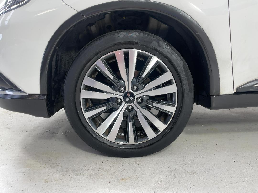 Photo '10' of Mitsubishi Outlander Photo '10' of Mitsubishi Outlander