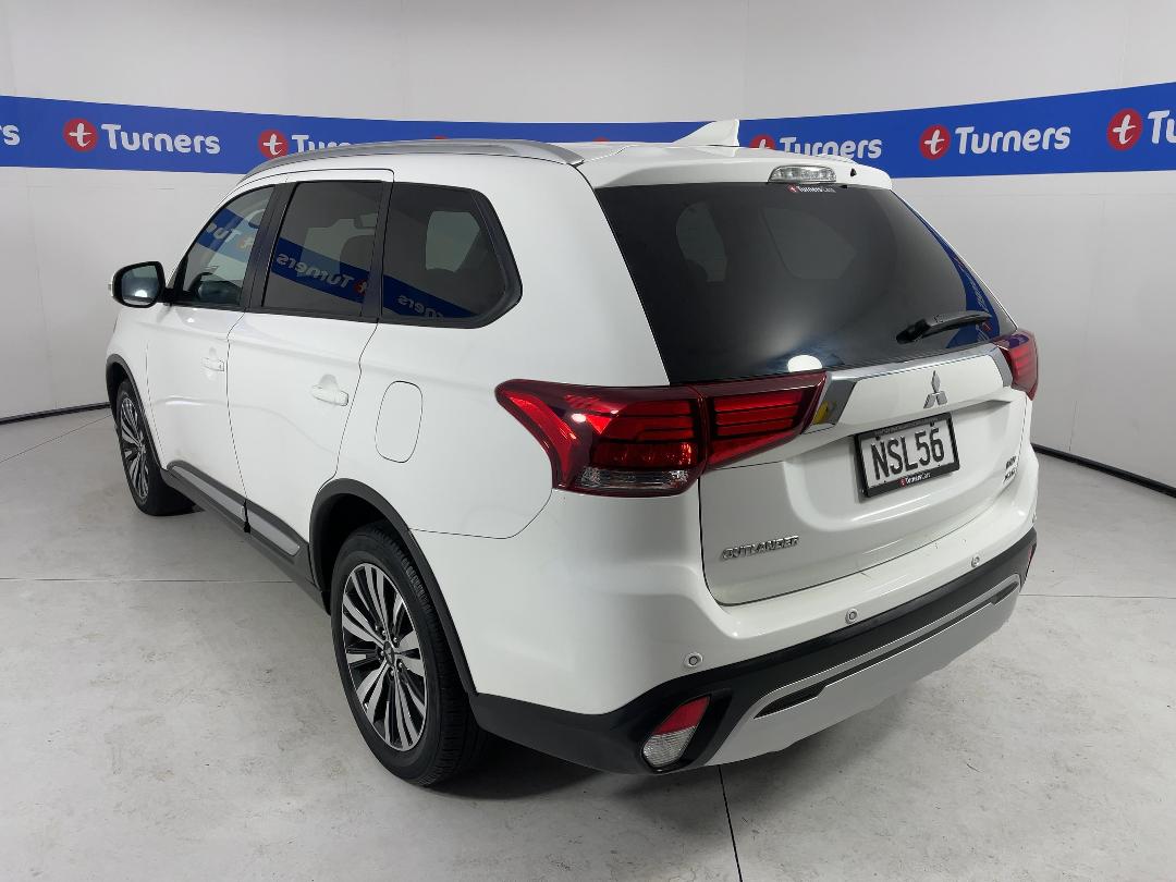 Photo '5' of Mitsubishi Outlander Photo '5' of Mitsubishi Outlander