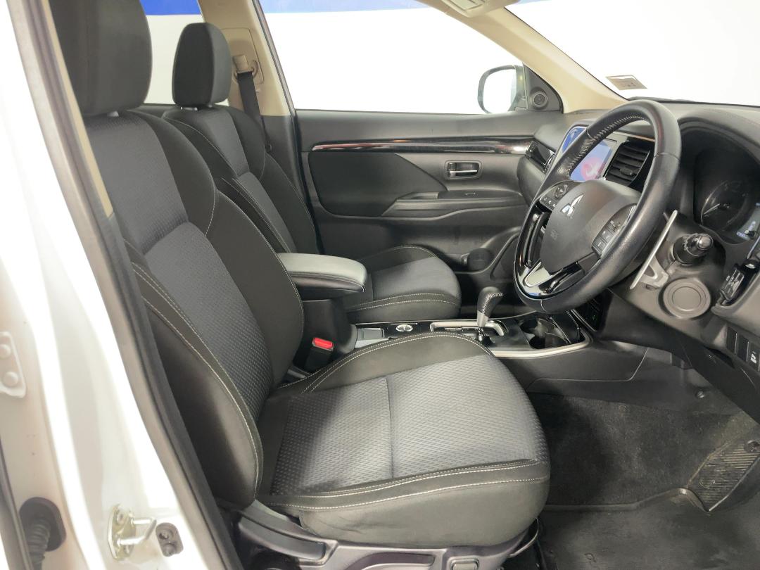 Photo '16' of Mitsubishi Outlander Photo '16' of Mitsubishi Outlander