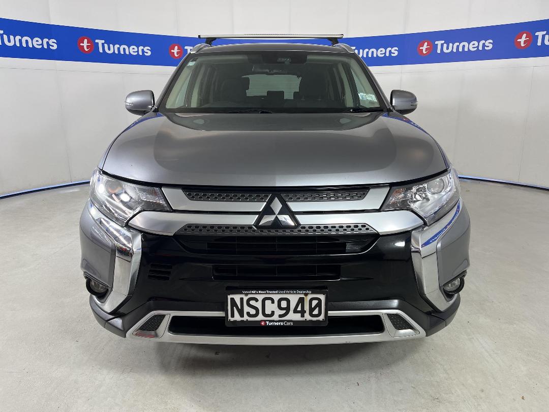 Photo '2' of Mitsubishi Outlander