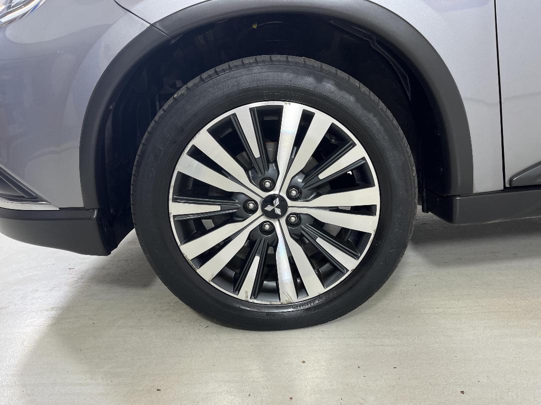 Photo '10' of Mitsubishi Outlander