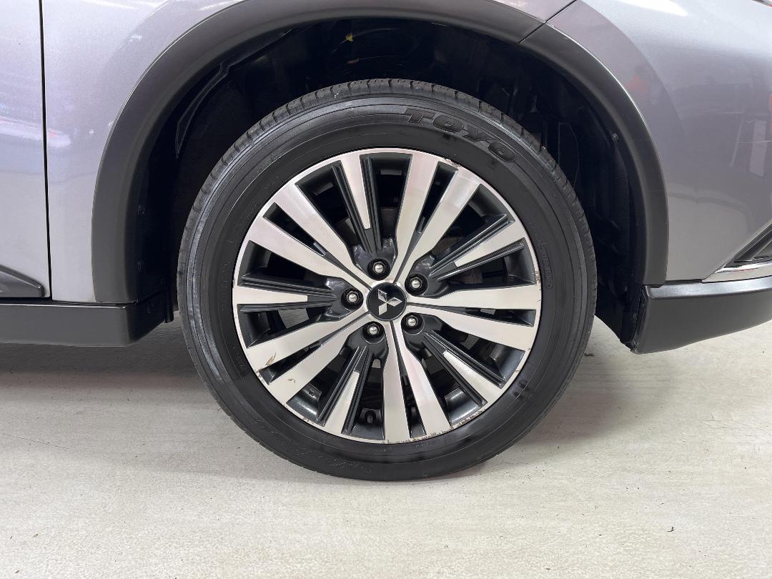 Photo '9' of Mitsubishi Outlander