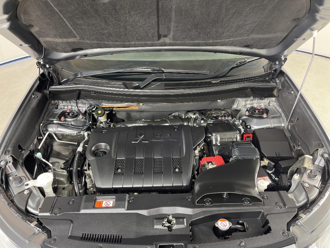 Photo '13' of Mitsubishi Outlander