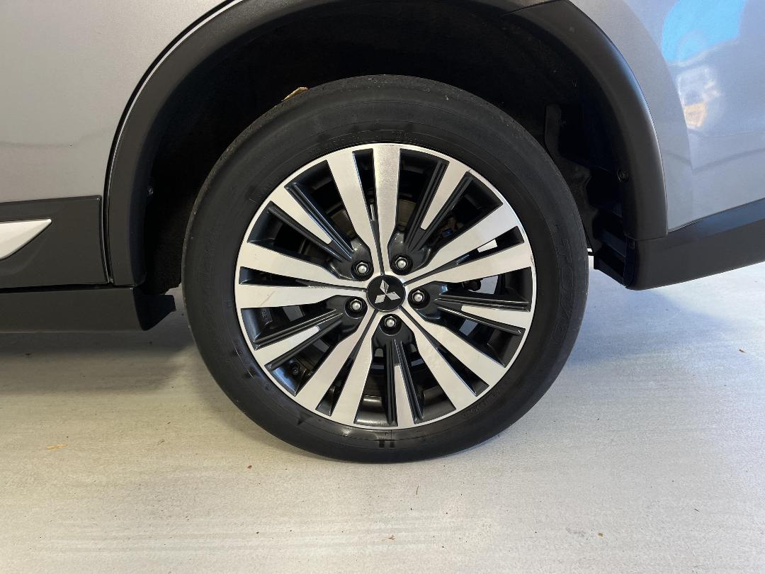 Photo '11' of Mitsubishi Outlander