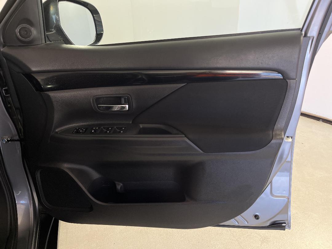 Photo '15' of Mitsubishi Outlander