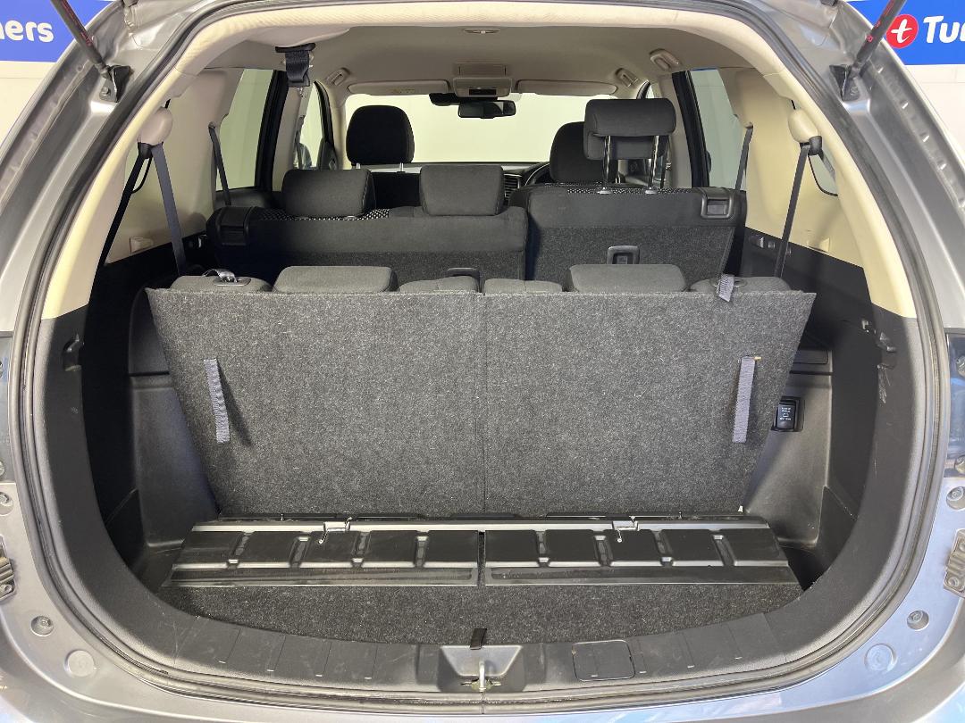 Photo '14' of Mitsubishi Outlander