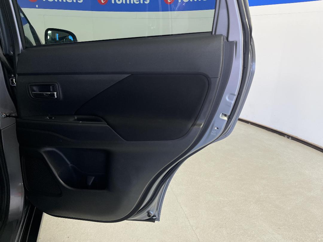 Photo '19' of Mitsubishi Outlander