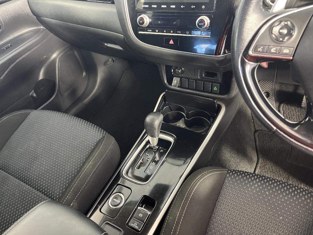 Photo '18' of Mitsubishi Outlander