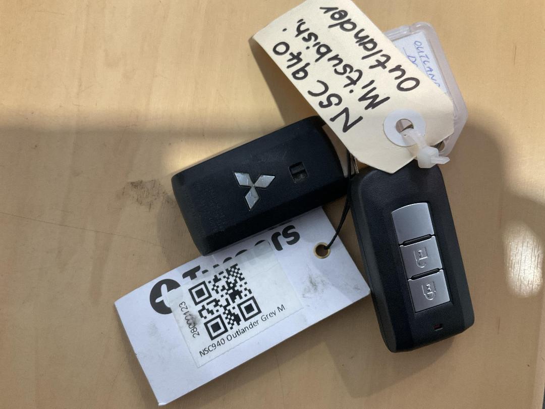 Photo '22' of Mitsubishi Outlander