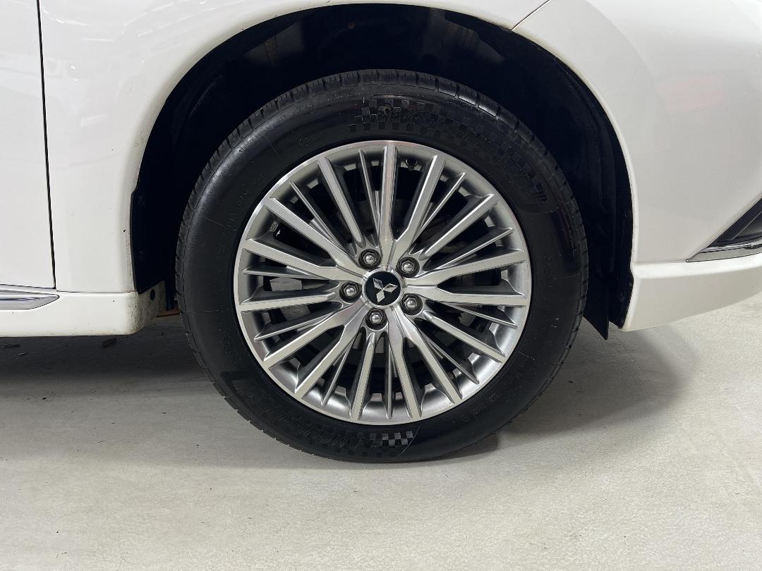 Photo '9' of Mitsubishi Outlander