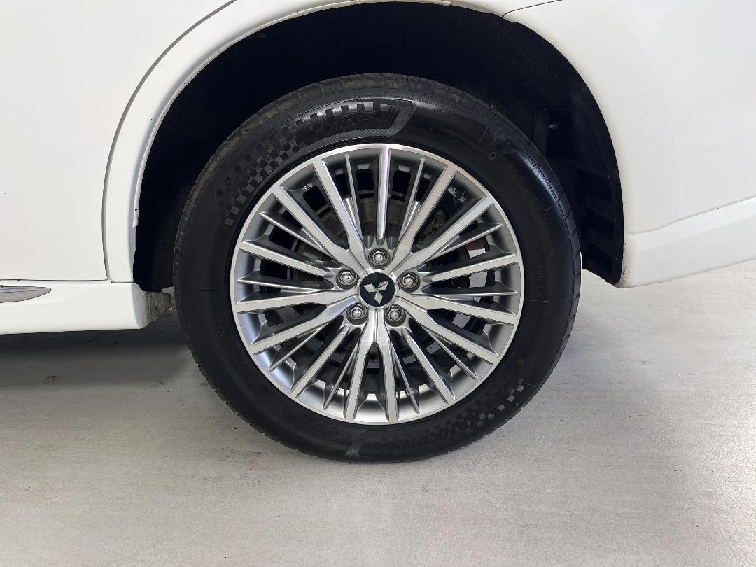 Photo '11' of Mitsubishi Outlander