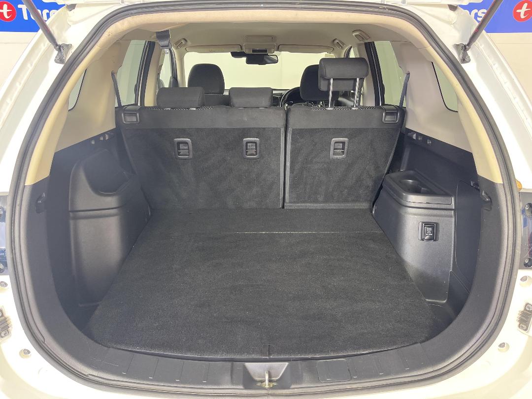 Photo '14' of Mitsubishi Outlander