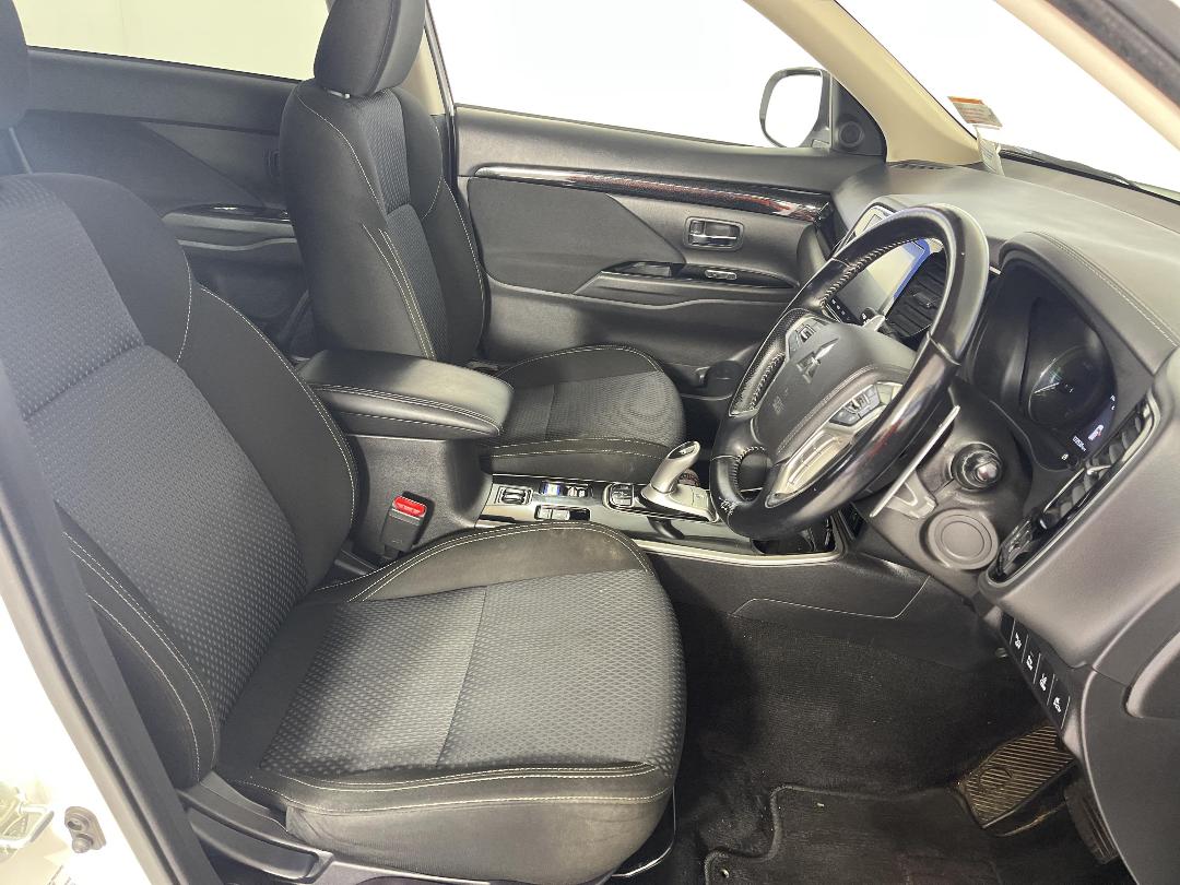 Photo '16' of Mitsubishi Outlander