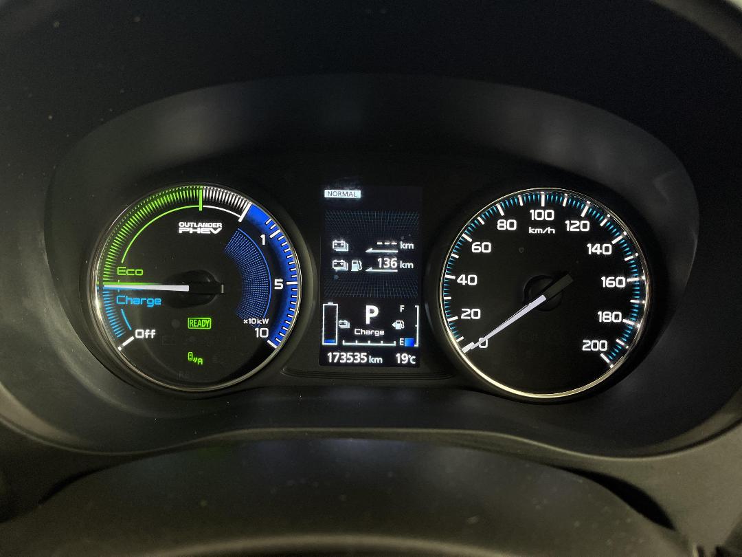 Photo '21' of Mitsubishi Outlander