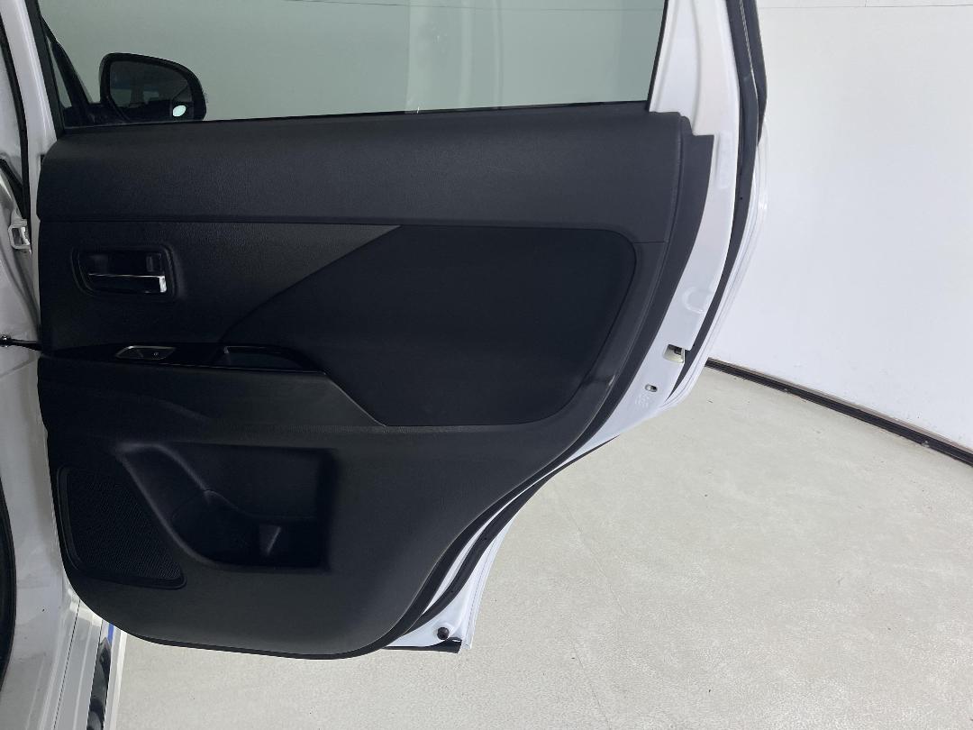 Photo '19' of Mitsubishi Outlander