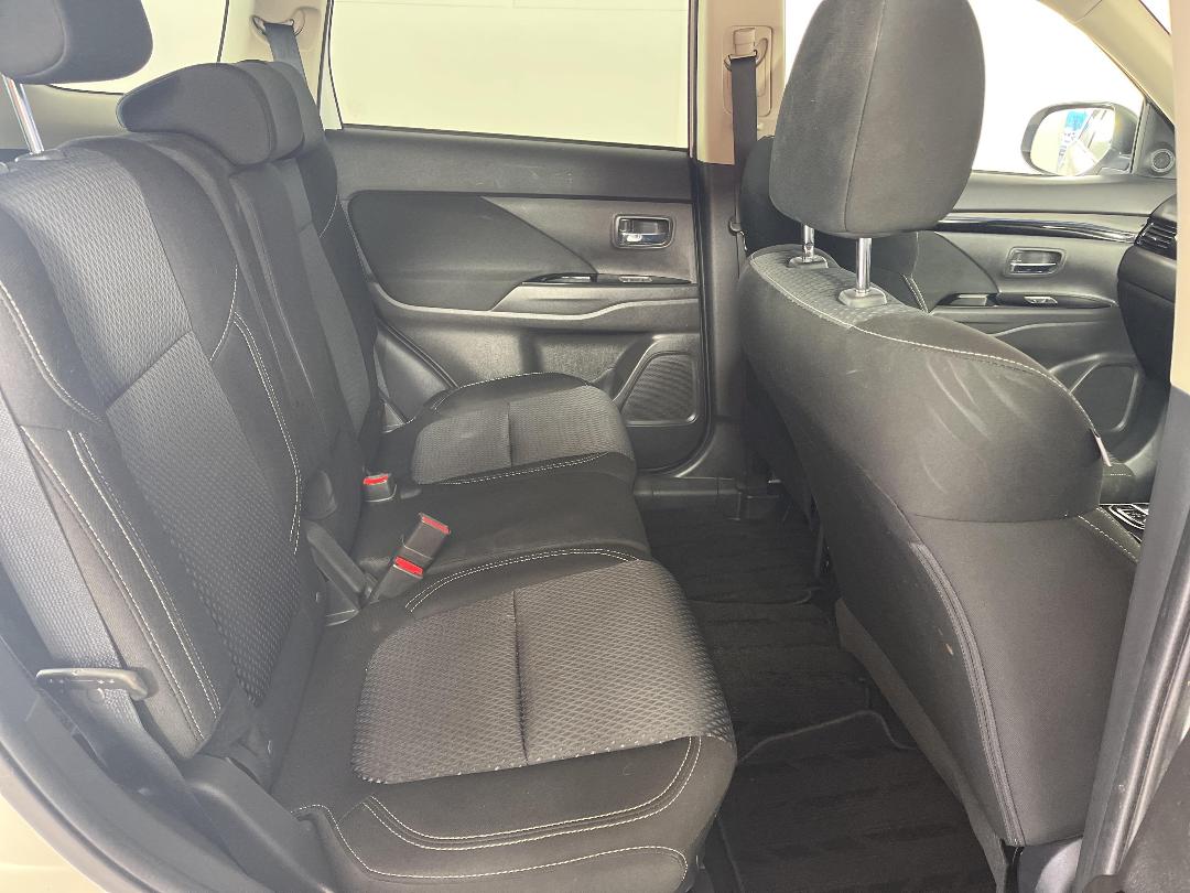 Photo '20' of Mitsubishi Outlander